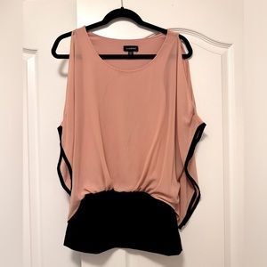 Le Chateau peach coloured blouse with bag wing style sleeves - Size XXS